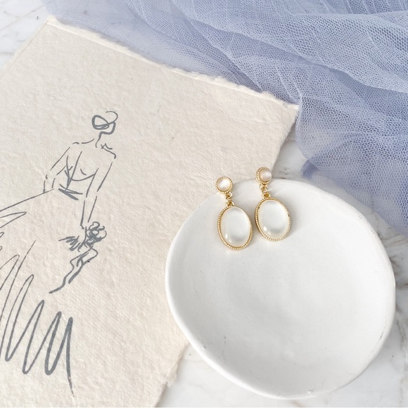 Pearl Earring - Picture 2 of 2